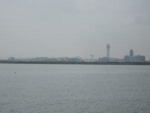 海の向こうに羽田空港