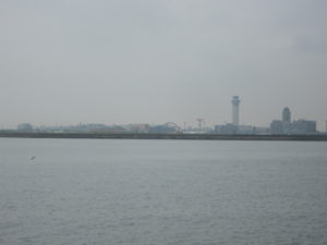 海の向こうに羽田空港